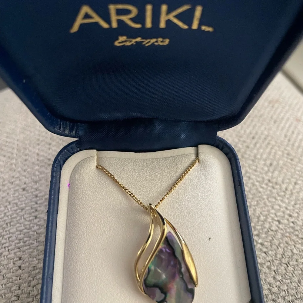 Ariki Paua Shell Teardrop Pendant Necklace - Picture 2 of 2